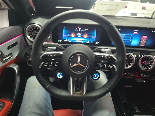 Mercedes-Benz A AMG 2024, 3500 км, за 39925 USD - фото 14