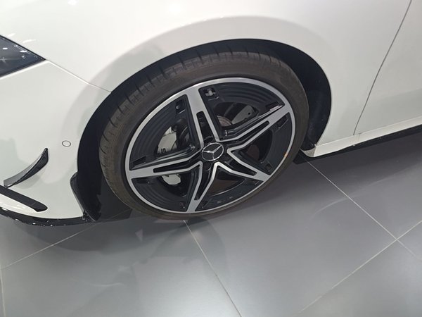 Mercedes-Benz A AMG 2024, 3500 км, за 39925 USD - фото 8