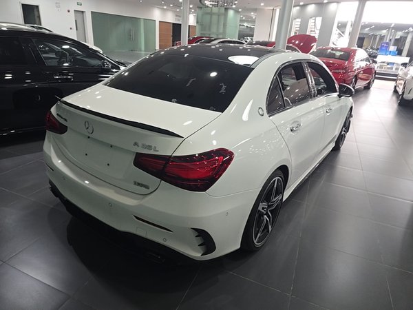 Mercedes-Benz A AMG 2024, 3500 км, за 39925 USD - фото 6