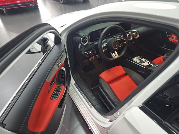 Mercedes-Benz A AMG 2024, 3500 км, за 39925 USD - фото 19