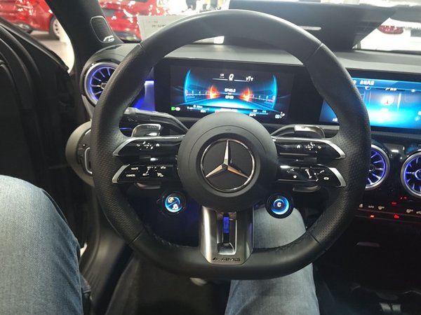 Mercedes-Benz A AMG 2025, 6700 км, за 39448 USD - фото 14