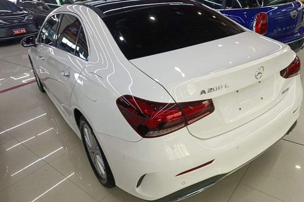 Mercedes-Benz A-Class 2020, 53600 км, за 17757 USD