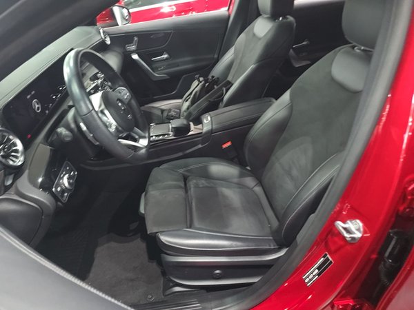 Mercedes-Benz A-Class 2021, 37300 км, за 15912 USD