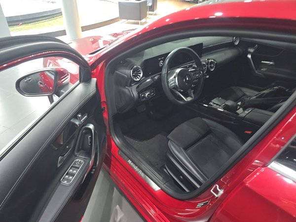 Mercedes-Benz A-Class 2021, 37300 км, за 15912 USD
