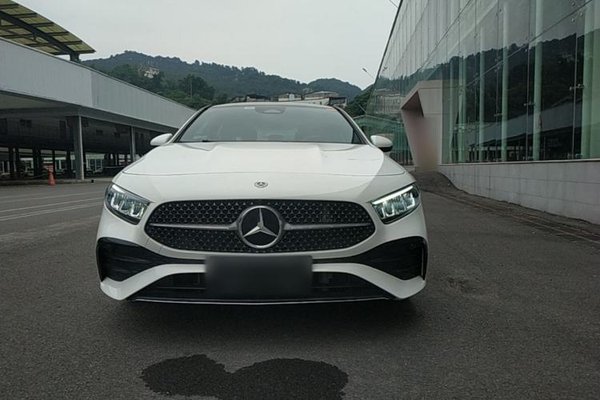 Mercedes-Benz A-Class 2023, 27700 км, за 21495 USD