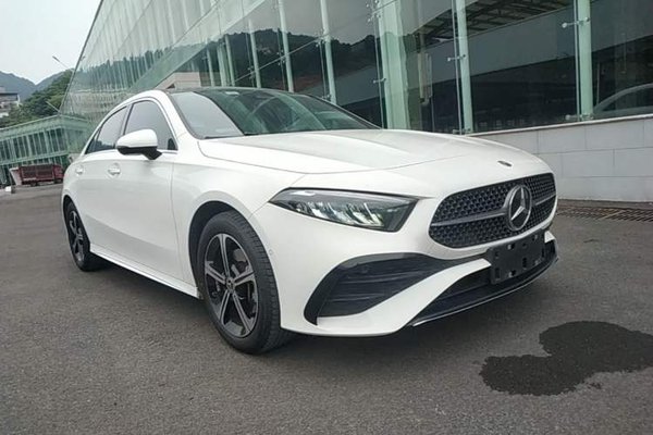Mercedes-Benz A-Class 2023, 27700 км, за 21495 USD