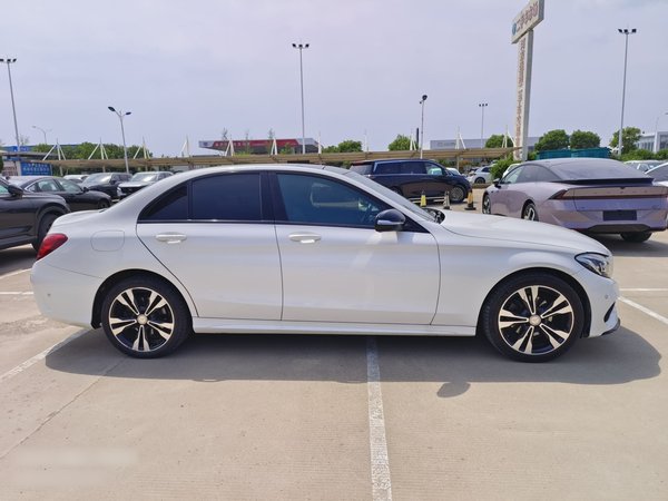 Mercedes-Benz C-Class 2015, 76700 км, за 14434 USD