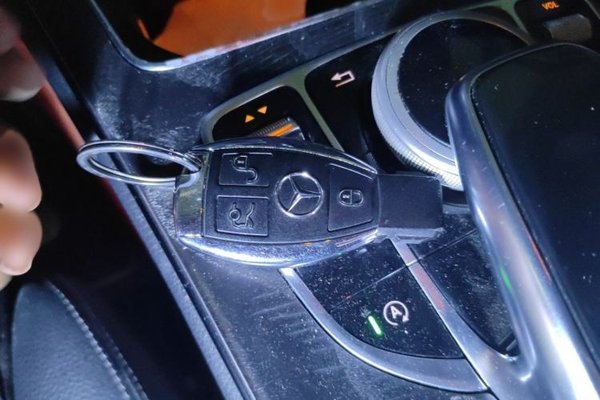 Mercedes-Benz C-Class 2016, 136300 км, за 12884 USD - фото 17
