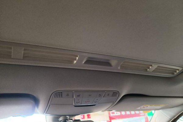 Mercedes-Benz C-Class 2018, 64300 км, за 14644 USD - фото 21