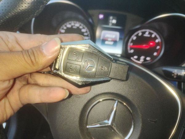Mercedes-Benz C-Class 2018, 85000 км, за 13303 USD - фото 9
