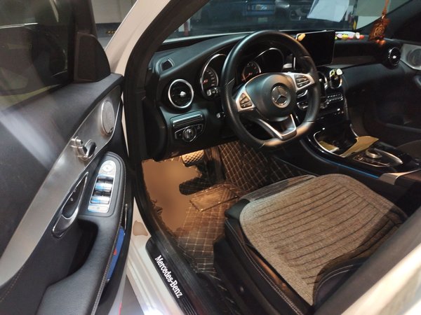 Mercedes-Benz C-Class 2018, 77000 км, за 15772 USD - фото 13