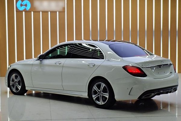 Mercedes-Benz C-Class 2019, 77800 км, за 18809 USD