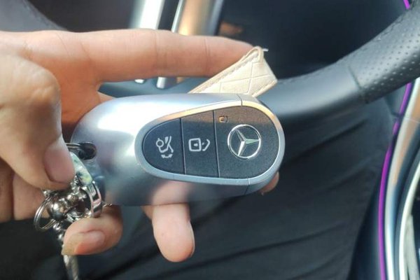Mercedes-Benz C-Class 2023, 17300 км, за 34034 USD - фото 9