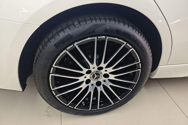 Mercedes-Benz C-Class 2023, 18200 км, за 28816 USD - фото 11