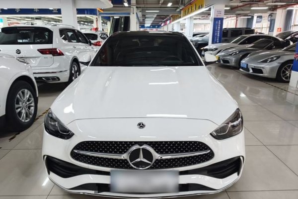 Mercedes-Benz C-Class 2023, 35200 км, за 32265 USD