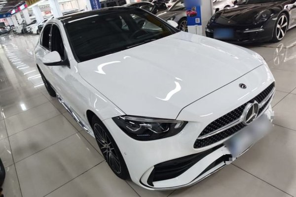 Mercedes-Benz C-Class 2023, 35200 км, за 32265 USD