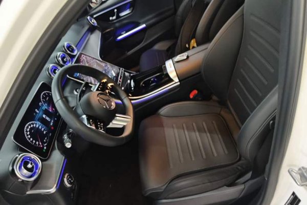 Mercedes-Benz C-Class 2023, 35200 км, за 32265 USD - фото 17