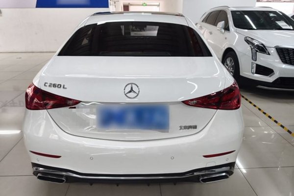 Mercedes-Benz C-Class 2023, 35200 км, за 32265 USD