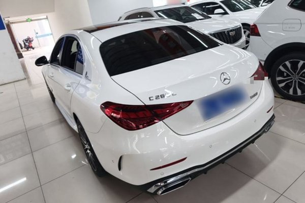 Mercedes-Benz C-Class 2023, 35200 км, за 32265 USD