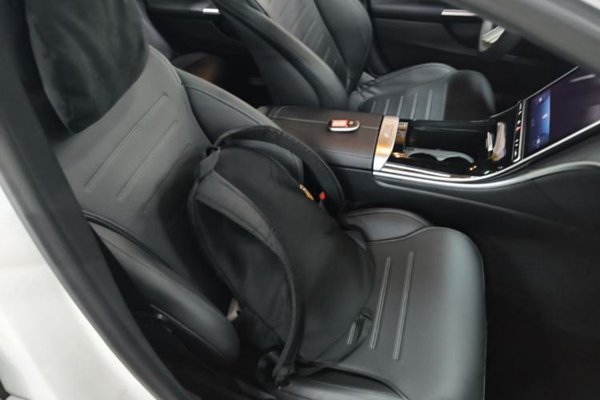 Mercedes-Benz C-Class 2023, 35200 км, за 32265 USD - фото 19