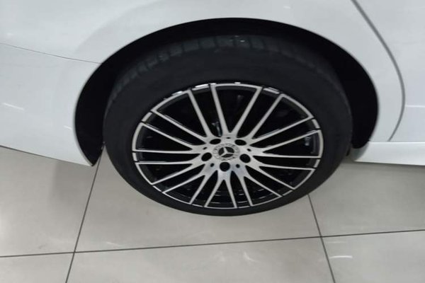 Mercedes-Benz C-Class 2023, 35200 км, за 32265 USD - фото 11