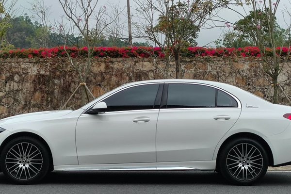 Mercedes-Benz C-Class 2024, 16200 км, за 28786 USD