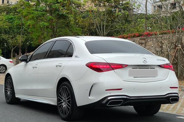 Mercedes-Benz C-Class 2024, 16200 км, за 28786 USD