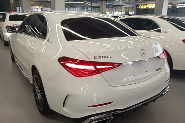 Mercedes-Benz C-Class 2024, 27100 км, за 31399 USD