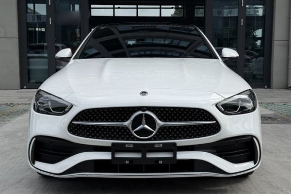 Mercedes-Benz C-Class 2024, 33900 км, за 32573 USD