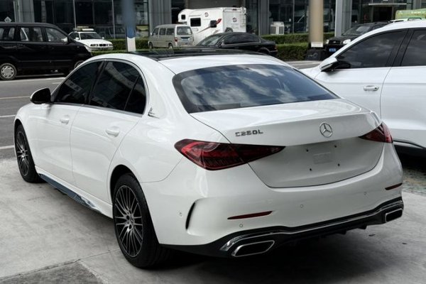 Mercedes-Benz C-Class 2024, 33900 км, за 32573 USD