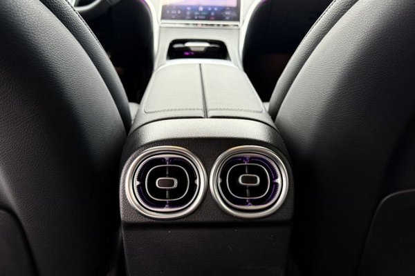 Mercedes-Benz C-Class 2024, 33900 км, за 32573 USD - фото 7