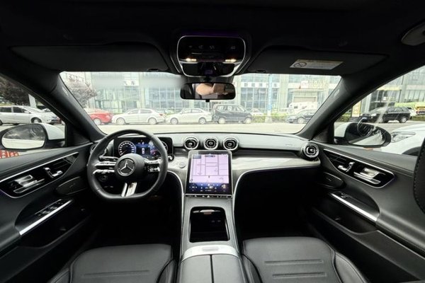 Mercedes-Benz C-Class 2024, 33900 км, за 32573 USD - фото 11
