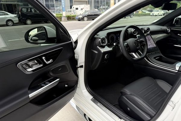 Mercedes-Benz C-Class 2024, 33900 км, за 32573 USD - фото 19