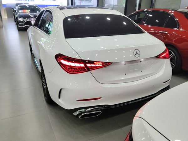 Mercedes-Benz C-Class 2025, 27700 км, за 35870 USD