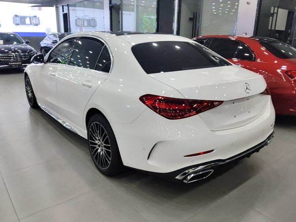 Mercedes-Benz C-Class 2025, 27700 км, за 35870 USD