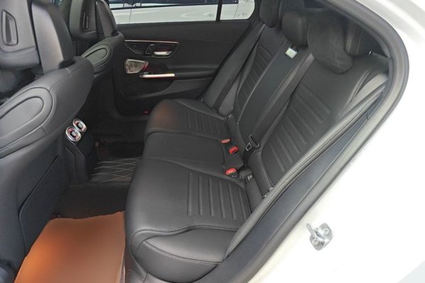 Mercedes-Benz C-Class 2026, 3300 км, за 39393 USD - фото 25