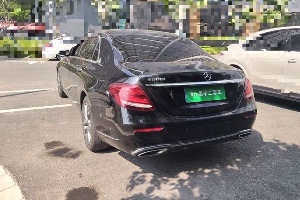 Mercedes-Benz E-Class 2018, 126400 км, за 25709 USD