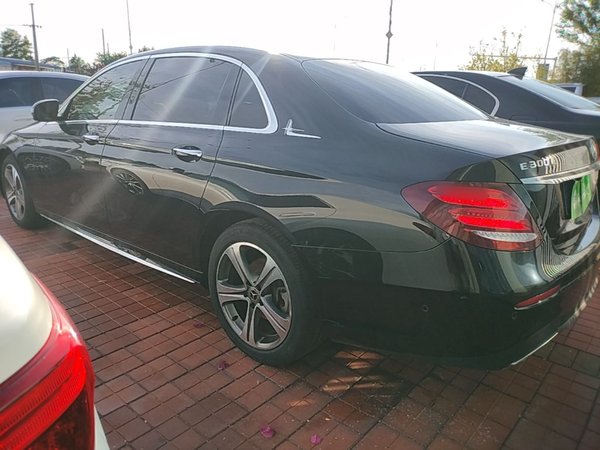 Mercedes-Benz E-Class 2018, 72500 км, за 26521 USD