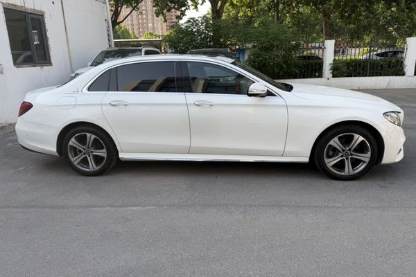 Mercedes-Benz E-Class 2018, 72900 км, за 22542 USD