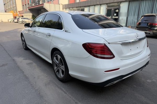 Mercedes-Benz E-Class 2018, 72900 км, за 22542 USD