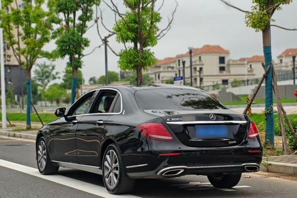 Mercedes-Benz E-Class 2019, 139100 км, за 28683 USD