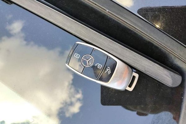 Mercedes-Benz E-Class 2019, 139100 км, за 28683 USD - фото 12