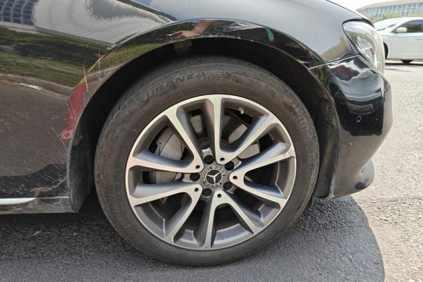 Mercedes-Benz E-Class 2019, 93800 км, за 30557 USD