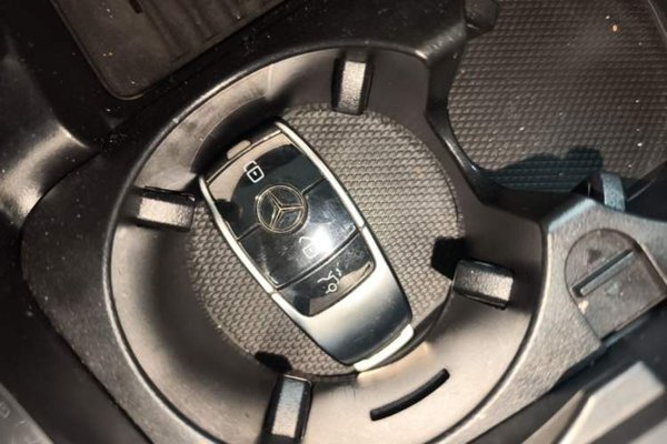 Mercedes-Benz E-Class 2020, 110800 км, за 34294 USD - фото 23