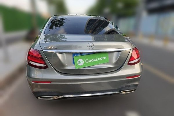 Mercedes-Benz E-Class 2020, 104000 км, за 26713 USD