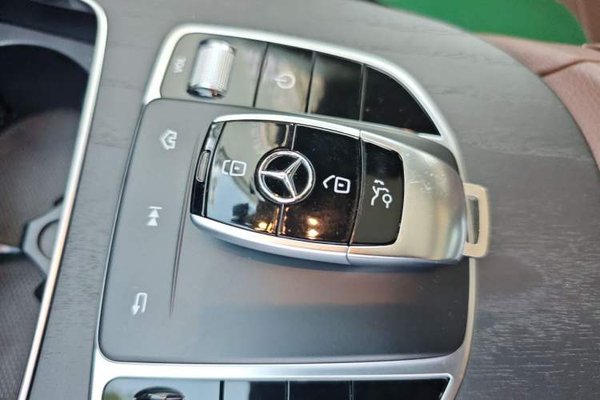 Mercedes-Benz E-Class 2020, 104000 км, за 26713 USD - фото 20