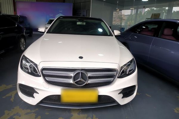 Mercedes-Benz E-Class 2020, 61100 км, за 31164 USD