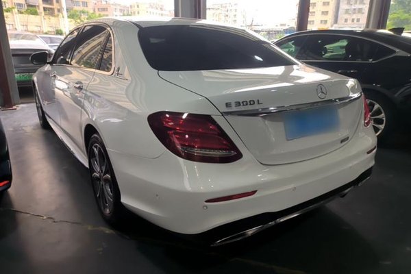 Mercedes-Benz E-Class 2020, 61100 км, за 31164 USD