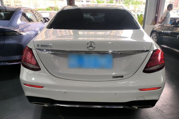 Mercedes-Benz E-Class 2020, 61100 км, за 31164 USD