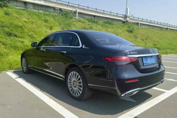 Mercedes-Benz E-Class 2021, 49900 км, за 40673 USD